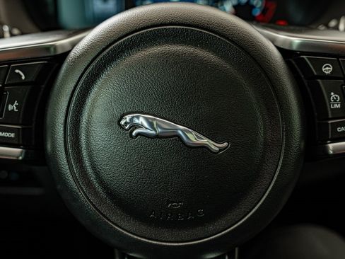 Used 2017 Jaguar F-PACE S image 22