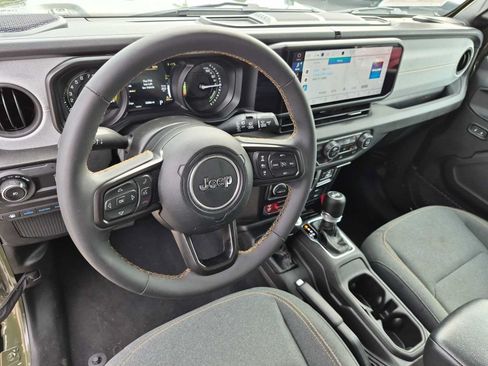 Used 2024 Jeep Wrangler Unlimited AWD/4WD image 2
