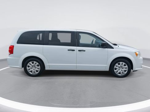 Used 2019 Dodge Grand Caravan SE image 4