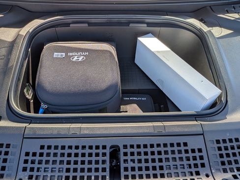 New 2026 Hyundai Ioniq 9 Limited w/ Tow & Go Package AWD/4WD image 27