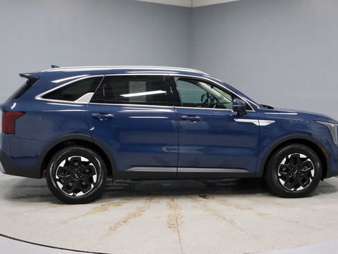 Used 2025 Kia Sorento S w/ Panoramic Sunroof Package FWD image 13
