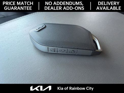 Used 2025 Kia Carnival EX image 39