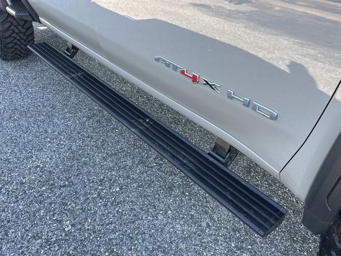 Used 2024 GMC Sierra 2500 AT4X image 11