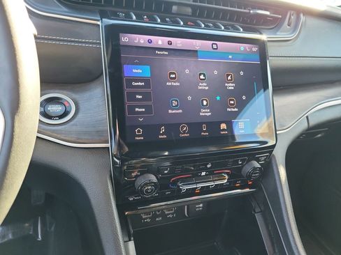 Certified 2024 Jeep Grand Cherokee L Limited w/ Black Appearance Package image 8