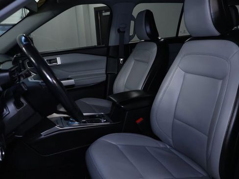 Used 2021 Ford Explorer XLT w/ Equipment Group 202A image 13