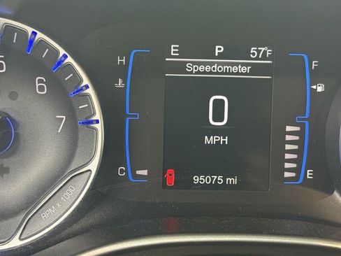 Used 2017 Chrysler Pacifica Touring-L image 13