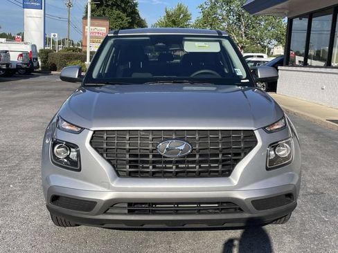 Used 2026 Hyundai Venue SE FWD image 2