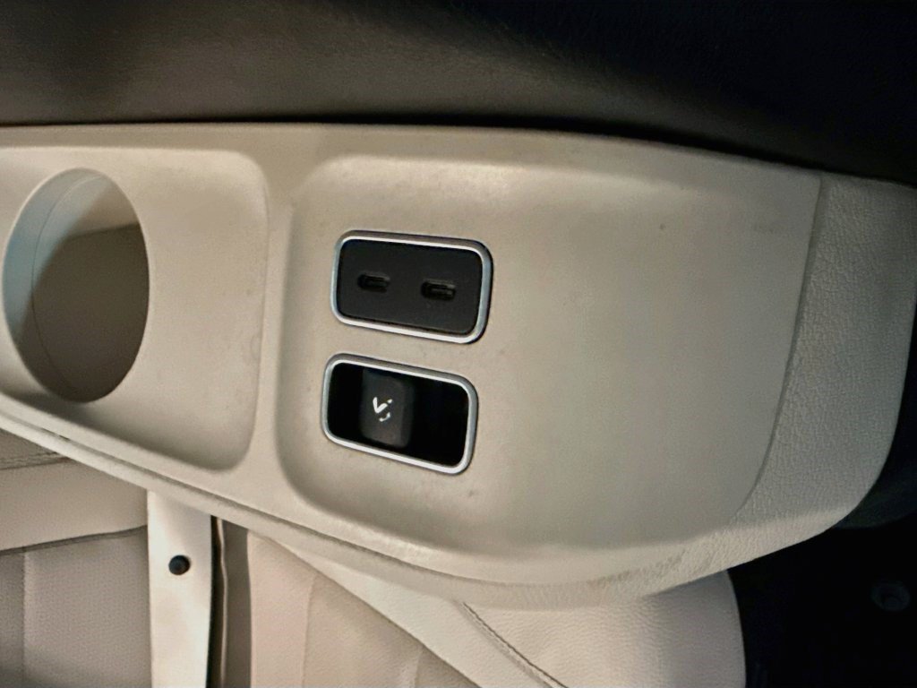 Used 2023 Mercedes-Benz GLS 450 4MATIC image 46