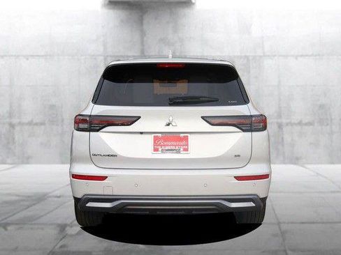 Used 2025 Mitsubishi Outlander AWD image 6