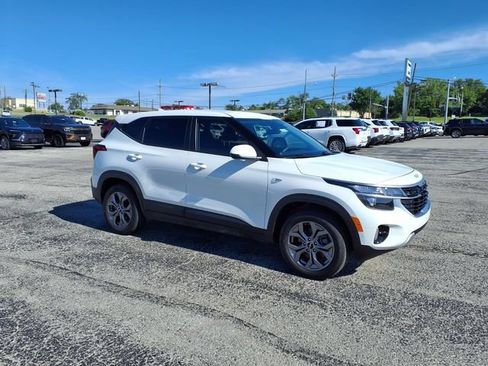 Used 2024 Kia Seltos LX AWD/4WD image 14