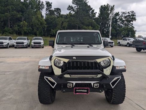 Used 2022 Jeep Gladiator Sport AWD/4WD image 2
