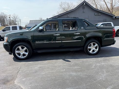 Used 2013 Chevrolet Avalanche LTZ image 5