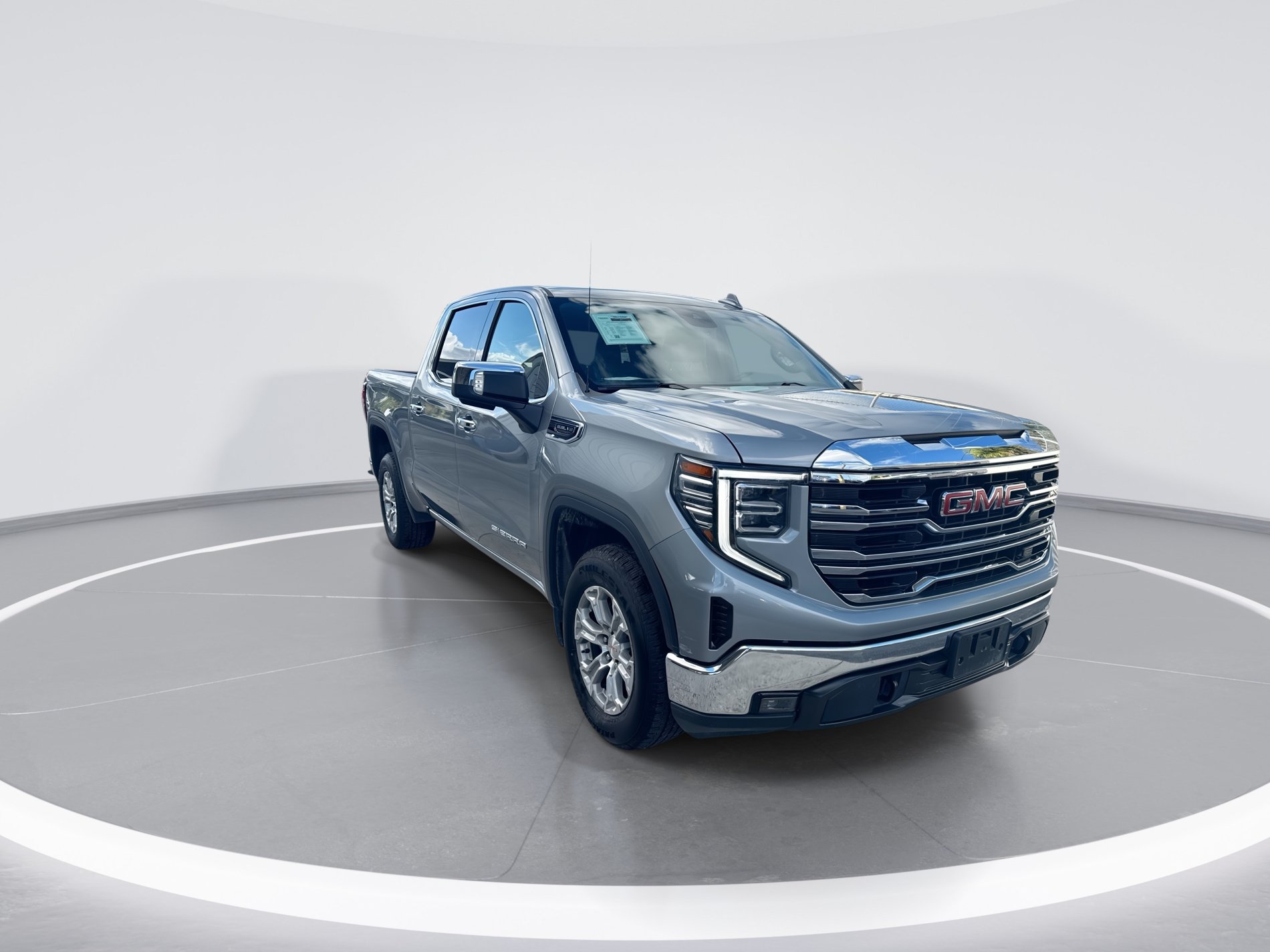 Used 2025 GMC Sierra 1500 SLT RWD image 2