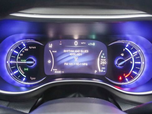 Used 2024 Chrysler Pacifica Select image 51