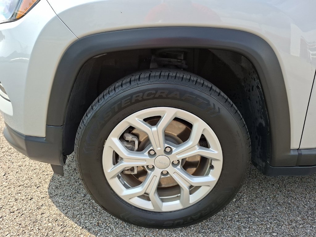 Used 2024 Jeep Compass Latitude AWD/4WD image 10
