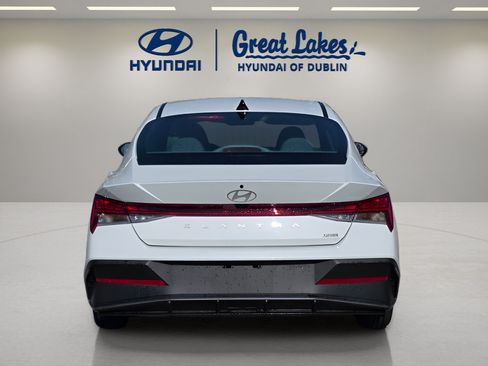 Used 2026 Hyundai Elantra Hybrid FWD image 4