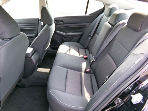 Used 2025 Nissan Altima 2.5 SV FWD image 12