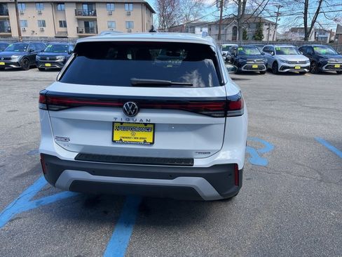 New 2026 Volkswagen Tiguan SE image 13