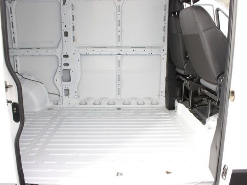 Used 2025 RAM ProMaster 2500 w/ Quick Order Package 22G SLT FWD image 17