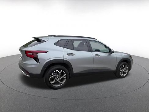 Used 2025 Chevrolet Trax LT FWD image 14