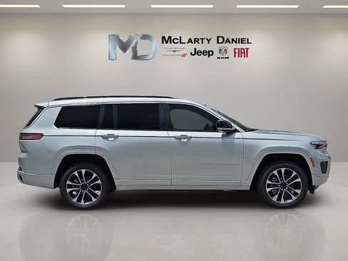New 2025 Jeep Grand Cherokee L Overland w/ Rear Seat Video Group I AWD/4WD image 6