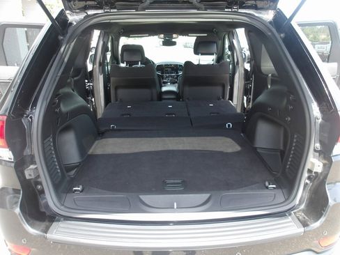 Used 2022 Jeep Grand Cherokee Laredo E image 9