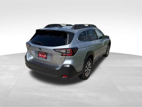 Used 2025 Subaru Outback Premium AWD/4WD image 3