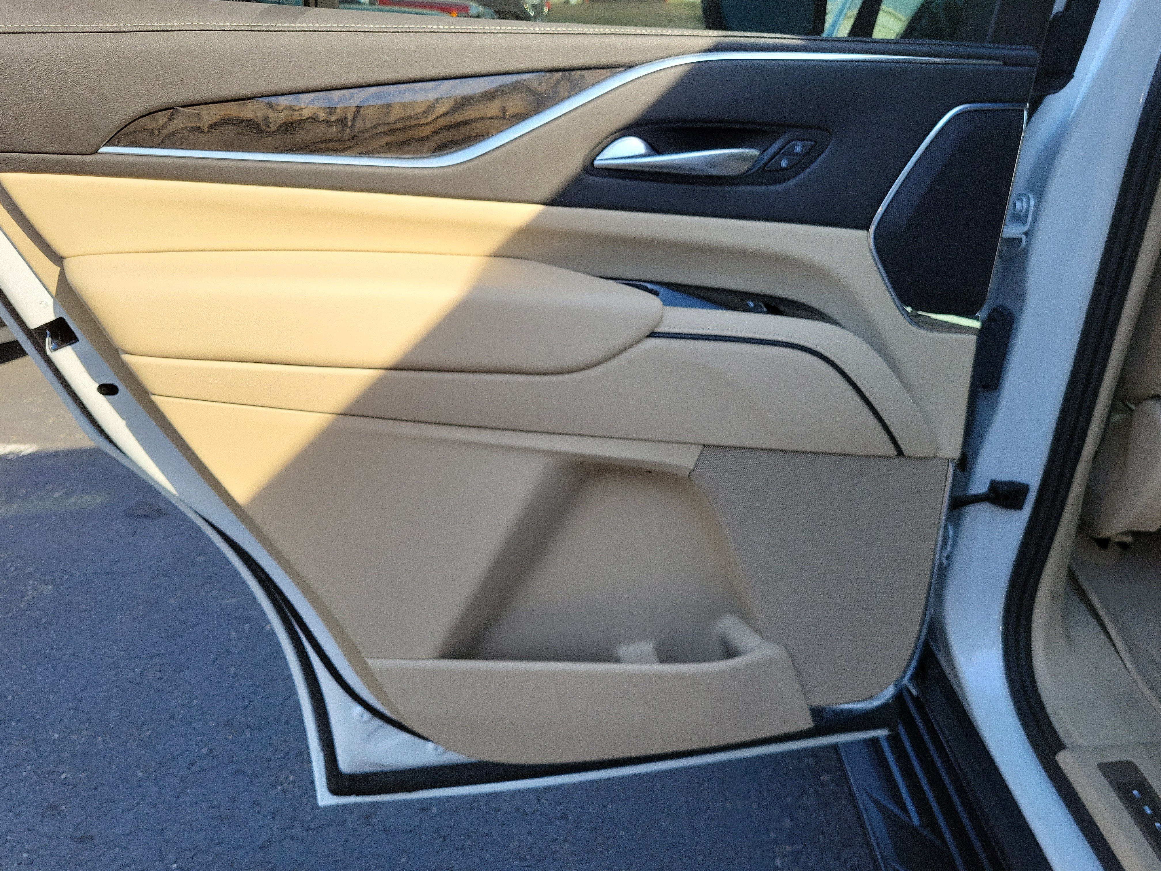 Used 2023 Cadillac Escalade Premium Luxury w/ Performance Package AWD/4WD image 15