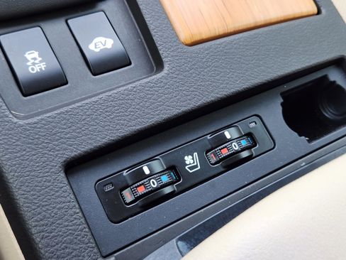 Used 2015 Lexus RX 450h FWD image 17