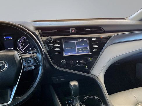 Used 2019 Toyota Camry SE w/ Convenience Package FWD image 9