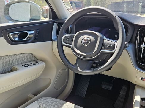 Used 2022 Volvo XC60 B5 Momentum AWD/4WD image 9