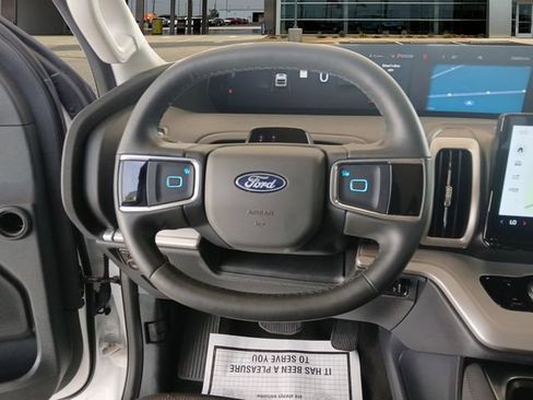 Used 2025 Ford Expedition Active AWD/4WD image 12