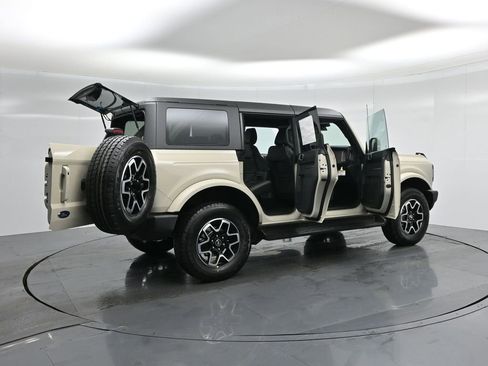 New 2025 Ford Bronco Outer Banks image 5