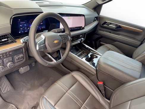 Used 2025 Chevrolet Tahoe High Country AWD/4WD image 4