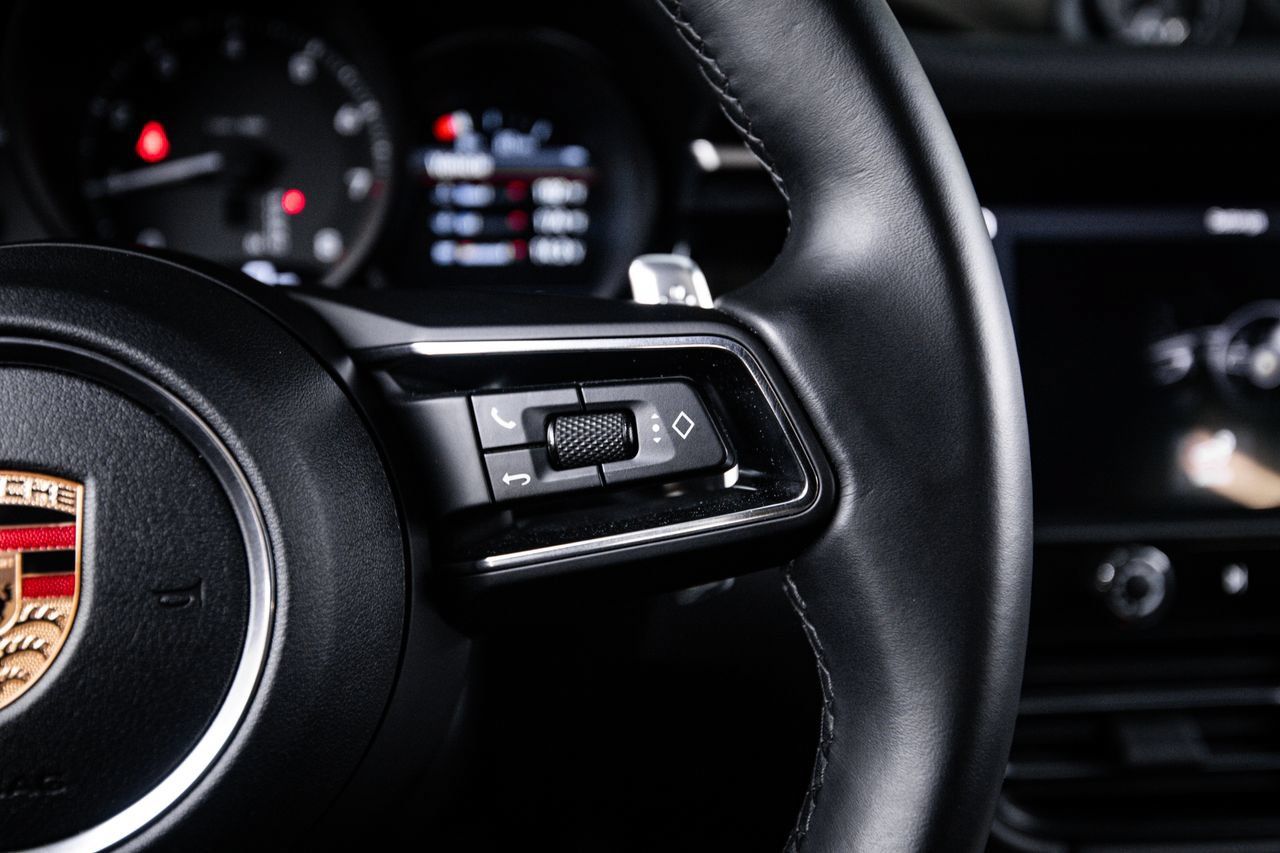 Certified 2023 Porsche Macan AWD/4WD image 16