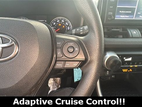 Used 2019 Toyota RAV4 LE image 5