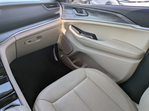 Used 2021 Jeep Grand Cherokee L Limited image 12