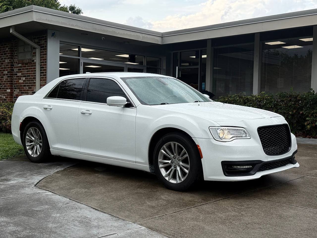 Used 2020 Chrysler 300 Touring w/ Driver Convenience Group RWD image 7