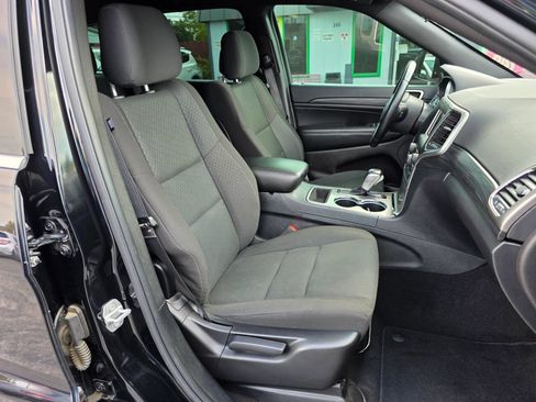 Used 2020 Jeep Grand Cherokee Laredo AWD/4WD image 12