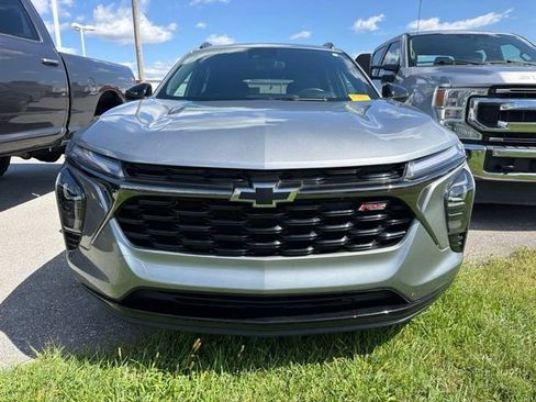Used 2025 Chevrolet Trax RS w/ Driver Confidence Package FWD image 2