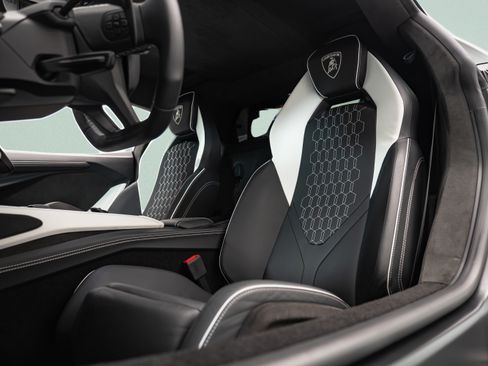 Used 2024 Lamborghini Revuelto AWD/4WD image 9
