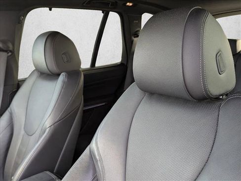 Used 2022 BMW X5 xDrive40i w/ M Sport Package image 14