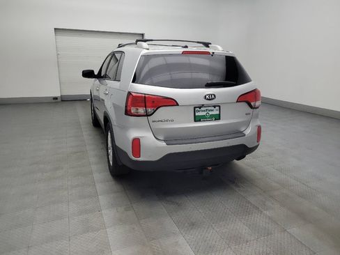 Used 2015 Kia Sorento LX image 5