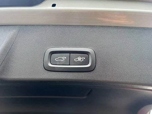 Used 2024 Volvo XC40 B5 Plus AWD/4WD image 22