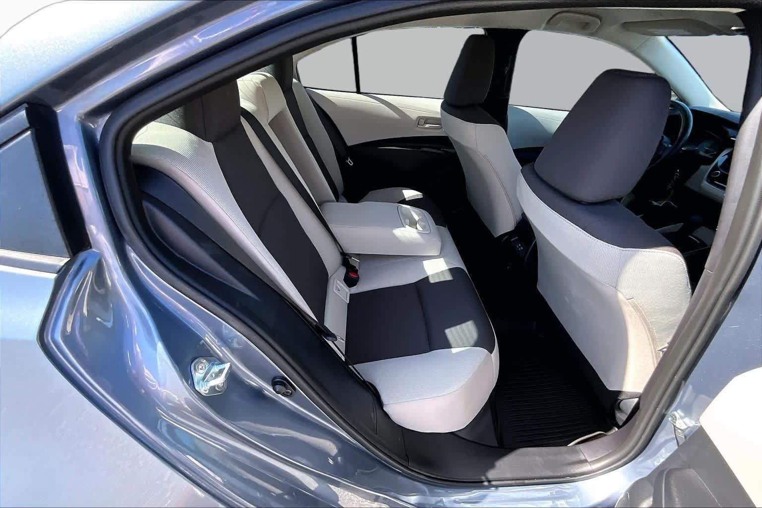 Used 2025 Toyota Corolla LE FWD image 18
