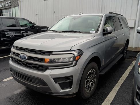 Used 2024 Ford Expedition Max XLT image 3