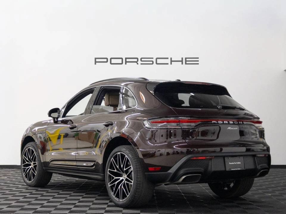 Certified 2026 Porsche Macan AWD/4WD image 3