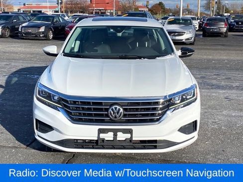 Used 2022 Volkswagen Passat 2.0T image 3