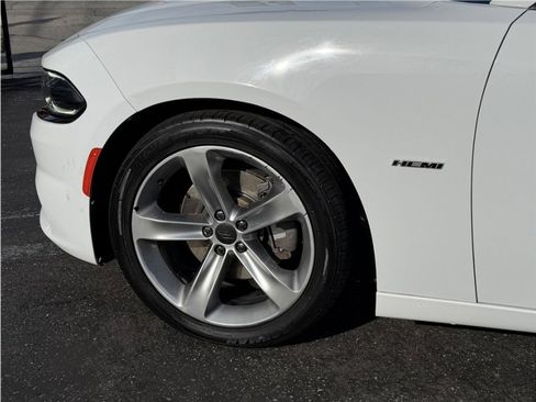 Used 2018 Dodge Charger R/T image 11
