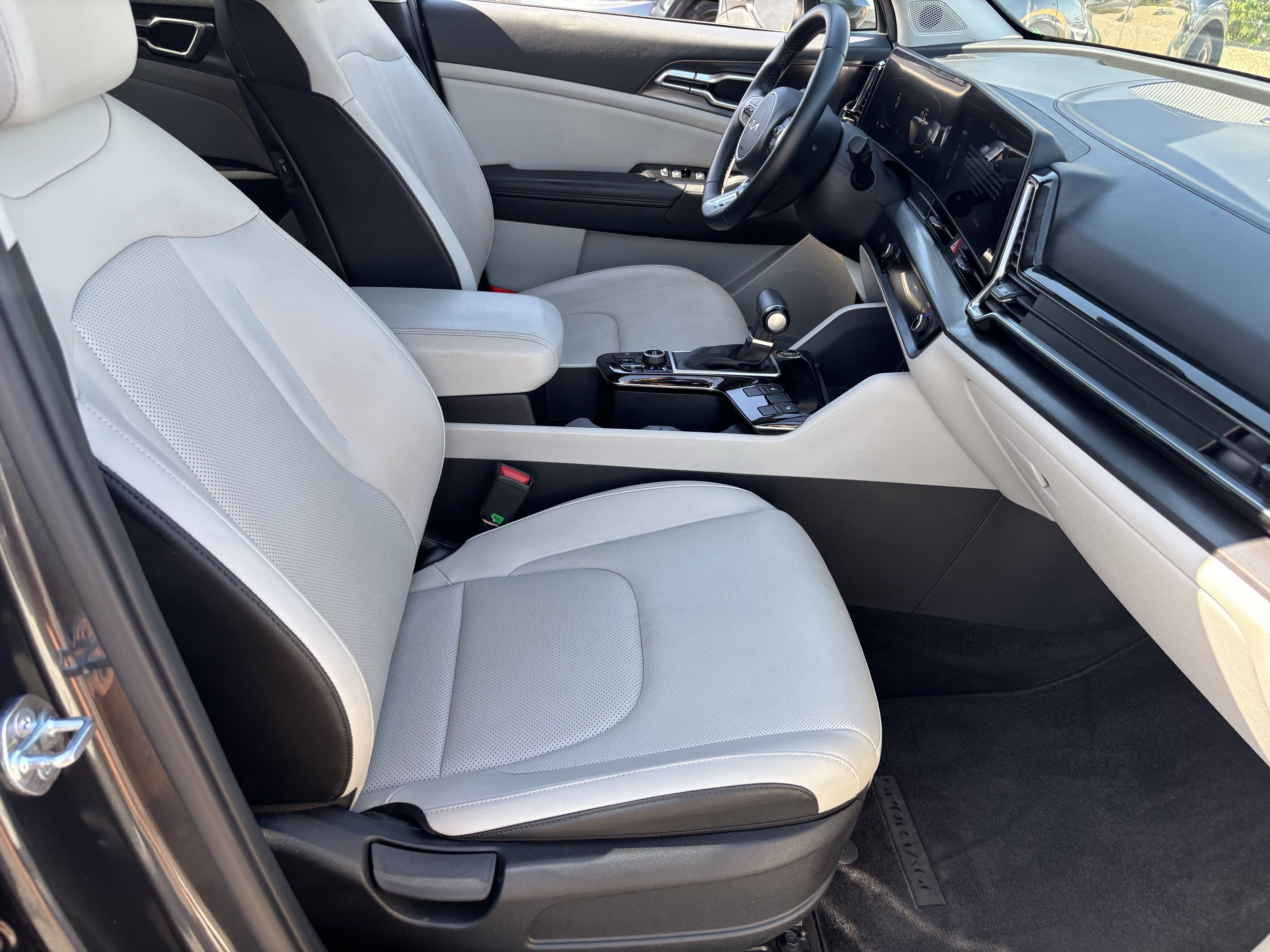 Certified 2024 Kia Sportage EX FWD image 9
